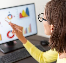 Estrategias de comunicación online: cómo conectarse con los consumidores y destacar en un entorno digital