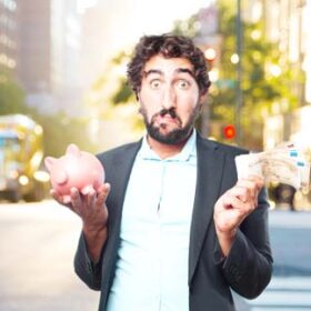 ¿Cuánto se gana mensualmente en España en el marketing digital?